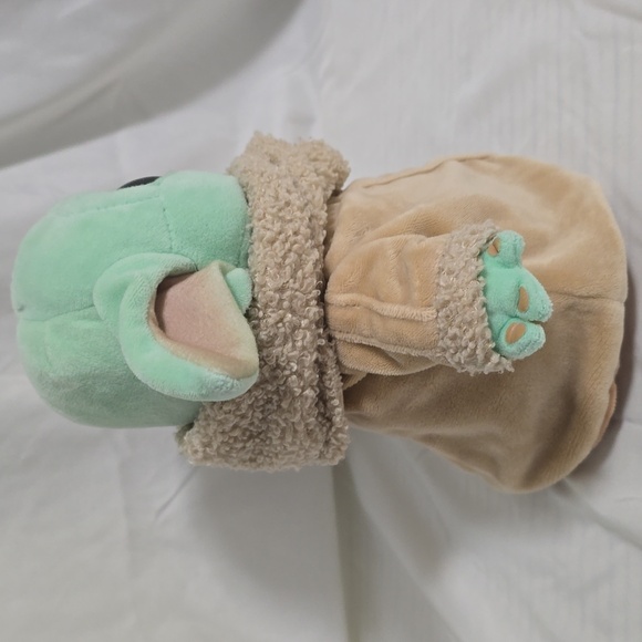 Star Wars Mandalorian 8" Plush Baby Yoda - Picture 4 of 9